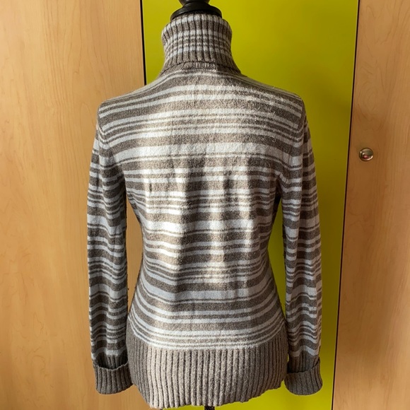 DKNY Sweater Turtleneck - Picture 9 of 12